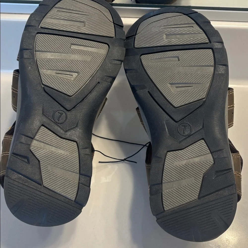 Earth Spirit NWT Men's Dark Brown Leather Fisherman Sandals